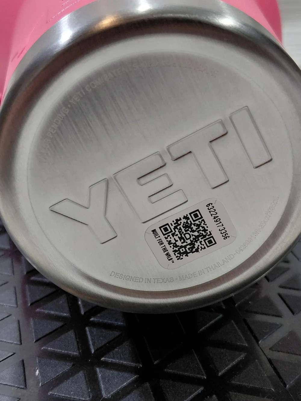 NWT YETI Rambler 35 oz Mug with Straw Lid - Limited Edition Tropical Pink